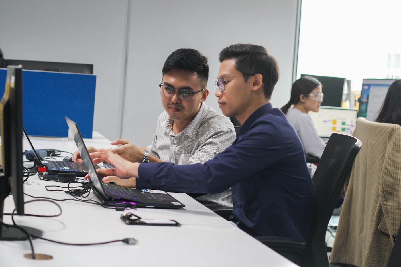 8 Best AI Tools for Customer Service Teams 2025